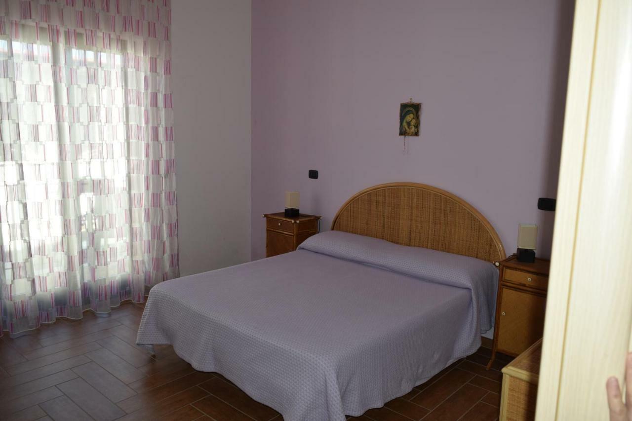 Bed &Breakfast Pinetamare Acomodação com café da manhã Castel Volturno Exterior foto