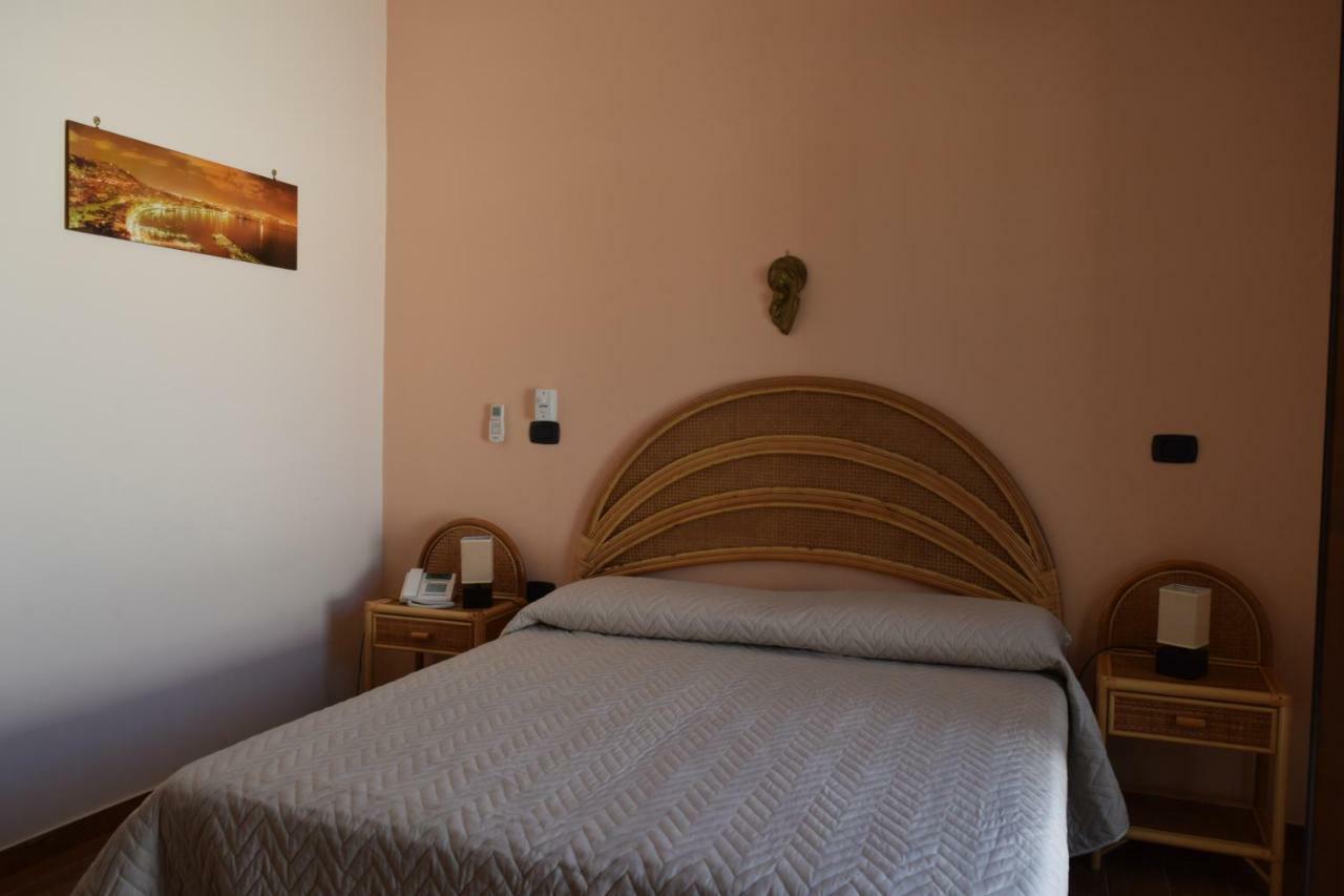 Bed &Breakfast Pinetamare Acomodação com café da manhã Castel Volturno Exterior foto